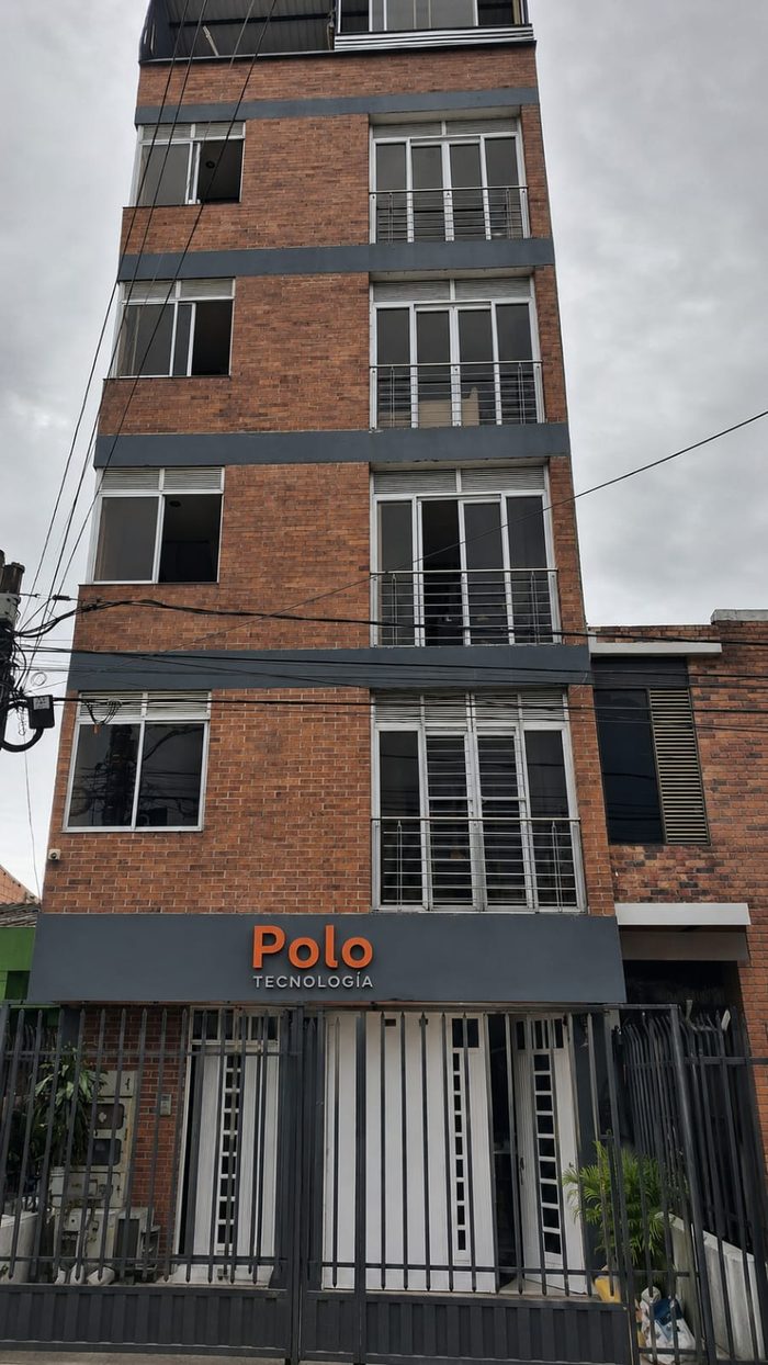 Fachada de las oficinas de Polo Tecnología en Yopal